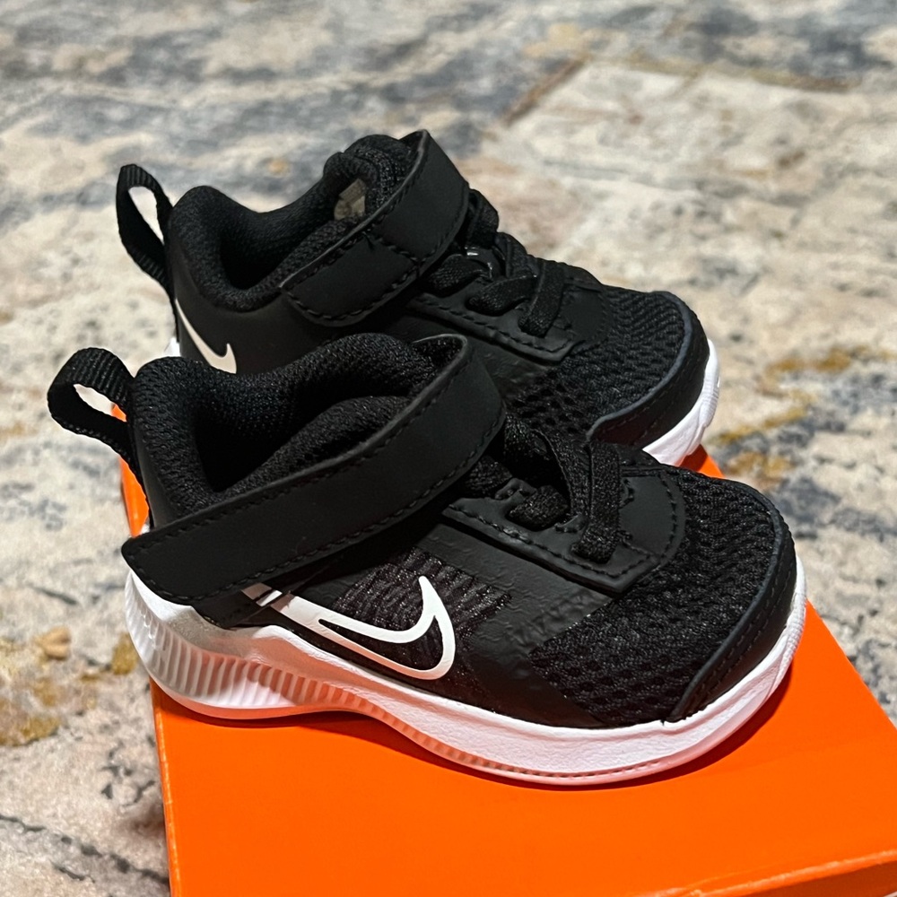 Brand New Baby Nikes w/ Box!!